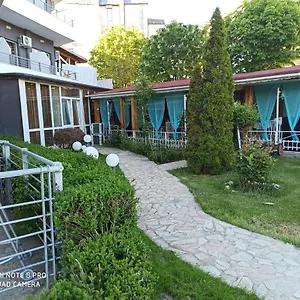 Danita & Diva Restaurant Bbq&pool Bar Apartment